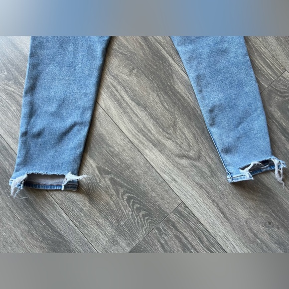 American Eagle Outfitters Soft Knit High Rise Distressed Jegging pants. Size 6 - Picture 7 of 14